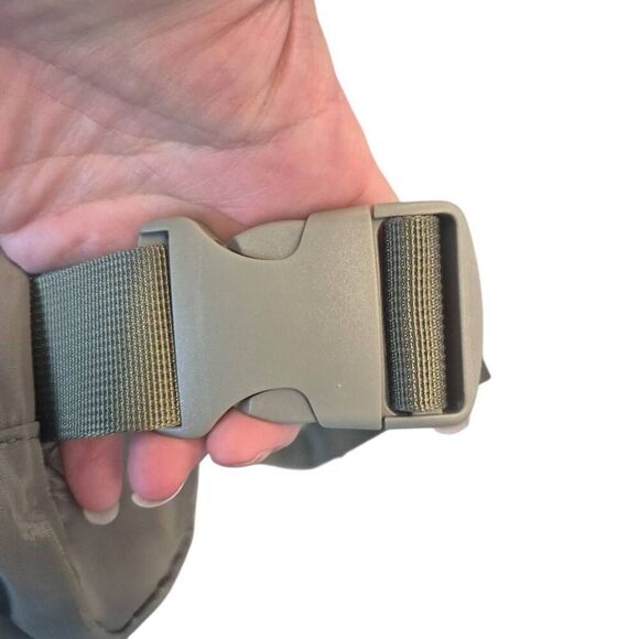 Fanny Pack Khaki Green Nylon w Gold Zipper 8x5"l" Adjustable Belt - Picture 4 of 8